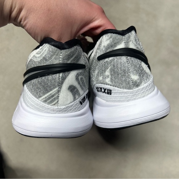 Nike Kyrie 8 Basketball Sneakers Kyrie Irving WhiteSize 8 DJ6017-101 - Picture 4 of 10